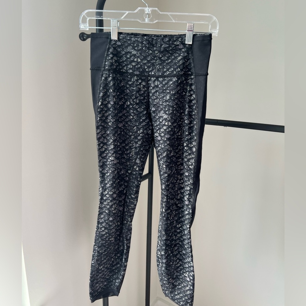 Lululemon Size 6 Black and White Crop Leggings with Mesh Detail